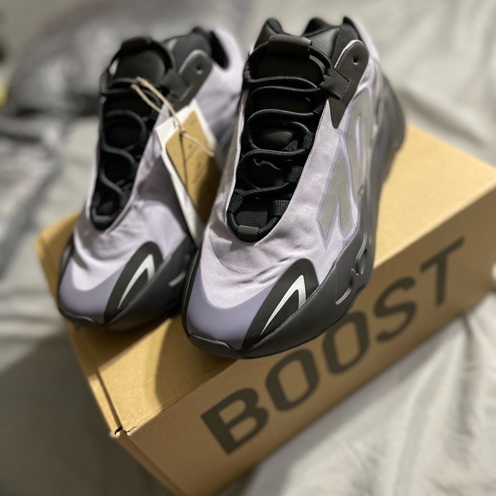 Yeezy Boost 700 MNVN ‘Geode’